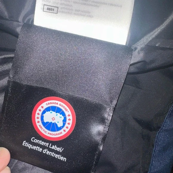 Beautiful new and blue Canada Goose Research Jacket - Picture 7 of 13